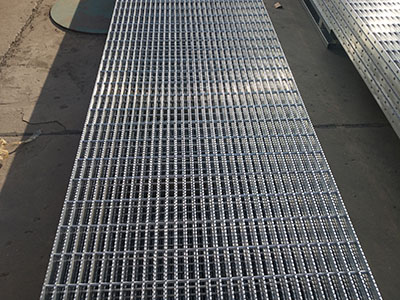 Aluminum grating