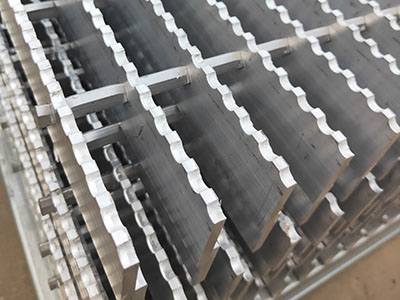 Aluminum grating